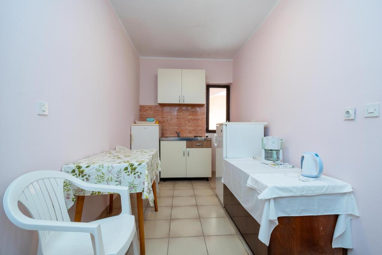 Apartments And Rooms With Parking Space Zubovici, Pag - 16063 Exterior photo